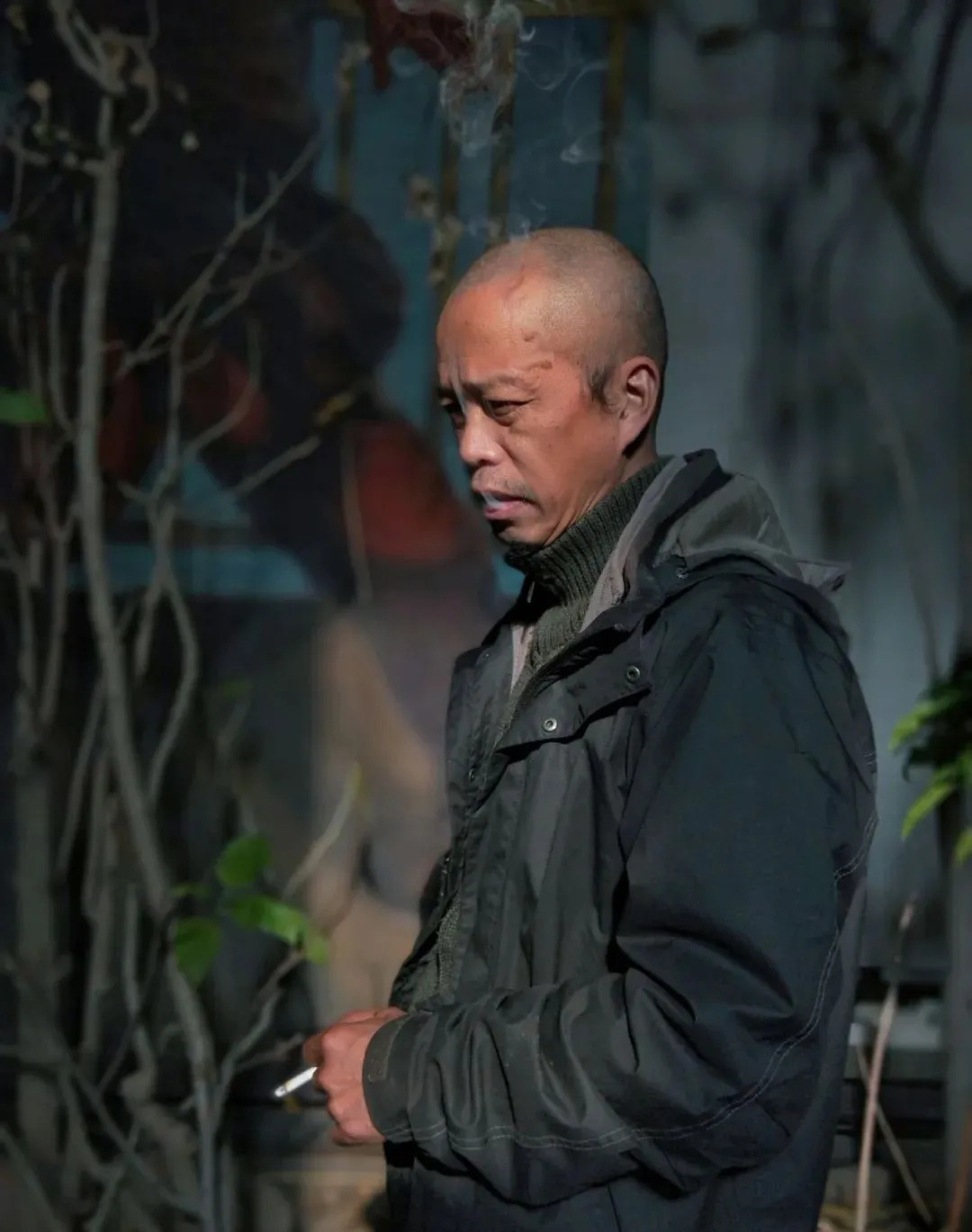 他将肋骨做成项圈,用身体抵挡土炮……被评为中国最顶尖的行为艺术家